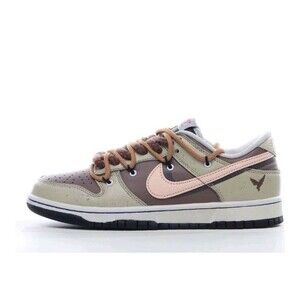 Size 10.5 - Nike Dunk Low EMB NBA 75th Anniversary Knicks